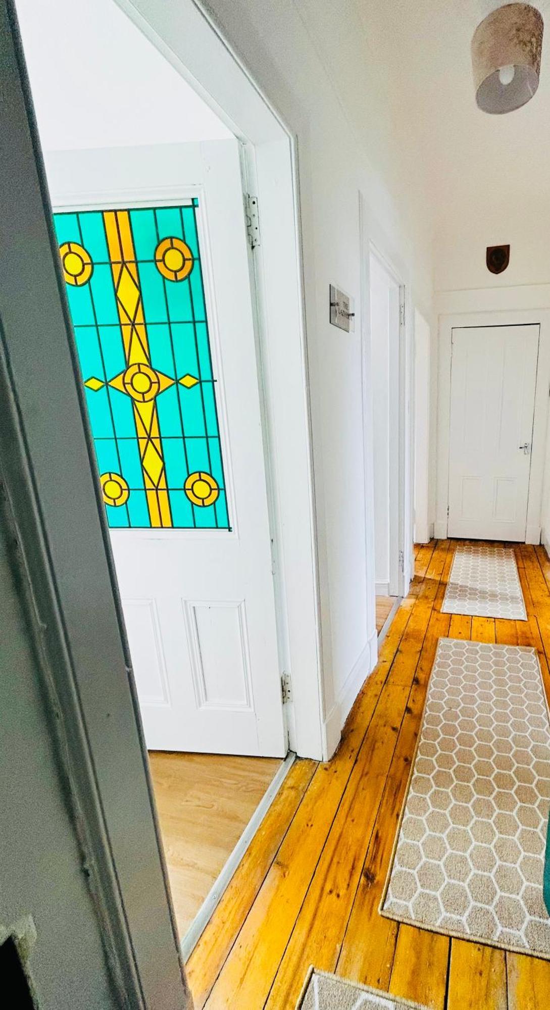 The Lazy Lion - Spacious 2 Bedroom - Town Centre Holiday Home Apartment 포트 글래스고 외부 사진