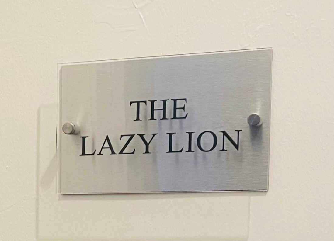 The Lazy Lion - Spacious 2 Bedroom - Town Centre Holiday Home Apartment 포트 글래스고 외부 사진