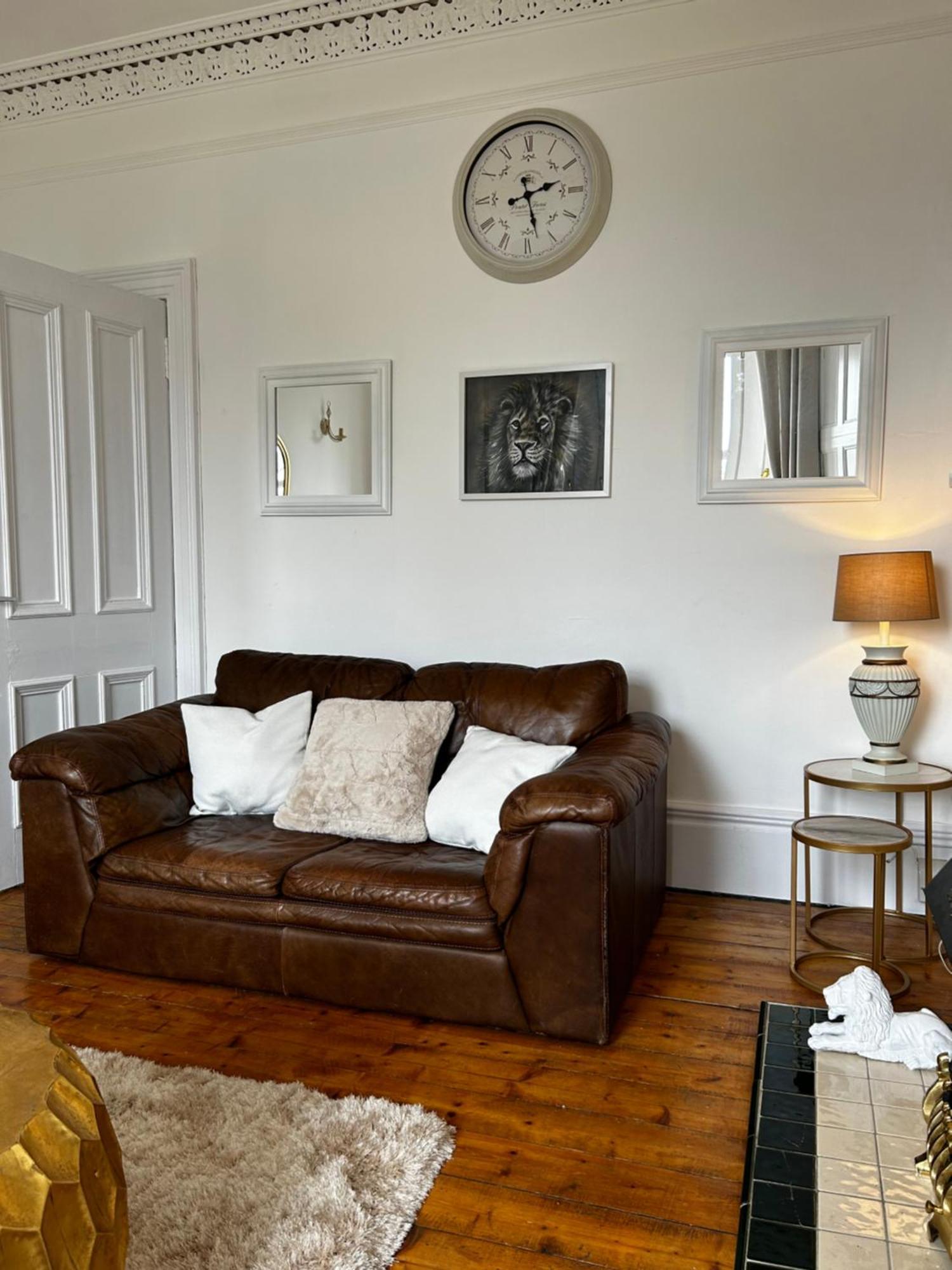 The Lazy Lion - Spacious 2 Bedroom - Town Centre Holiday Home Apartment 포트 글래스고 외부 사진
