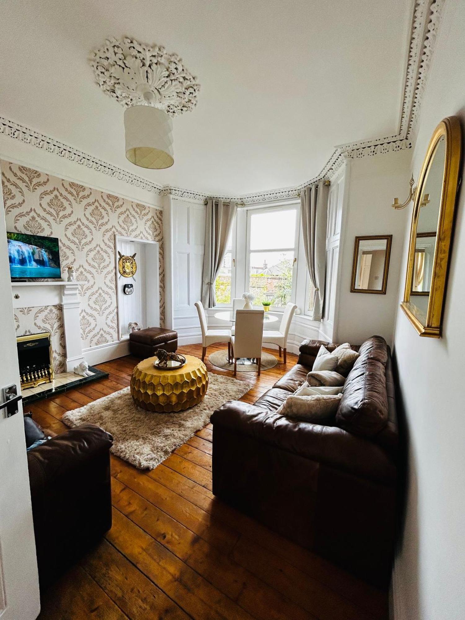 The Lazy Lion - Spacious 2 Bedroom - Town Centre Holiday Home Apartment 포트 글래스고 외부 사진